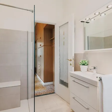 39 Moltrasio, * Moltrasio