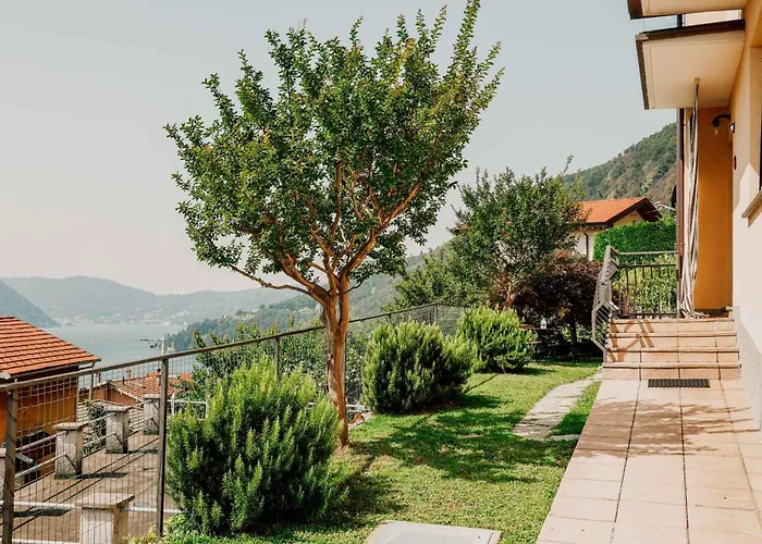 39 Moltrasio, בית נופש