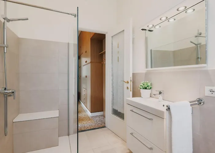 39 Moltrasio, * מולטראזיו