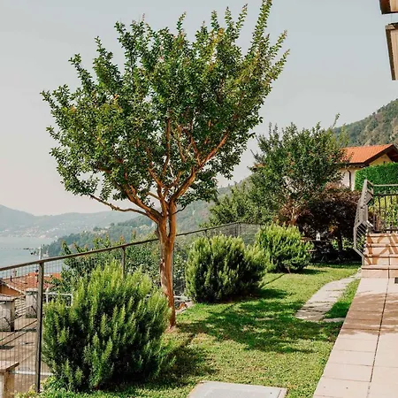 39 Moltrasio, Feriehus