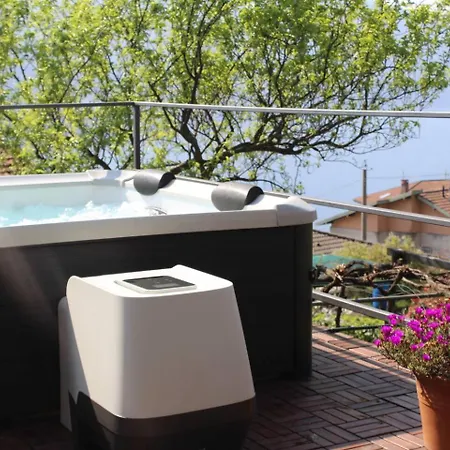 39 Moltrasio, Feriehus